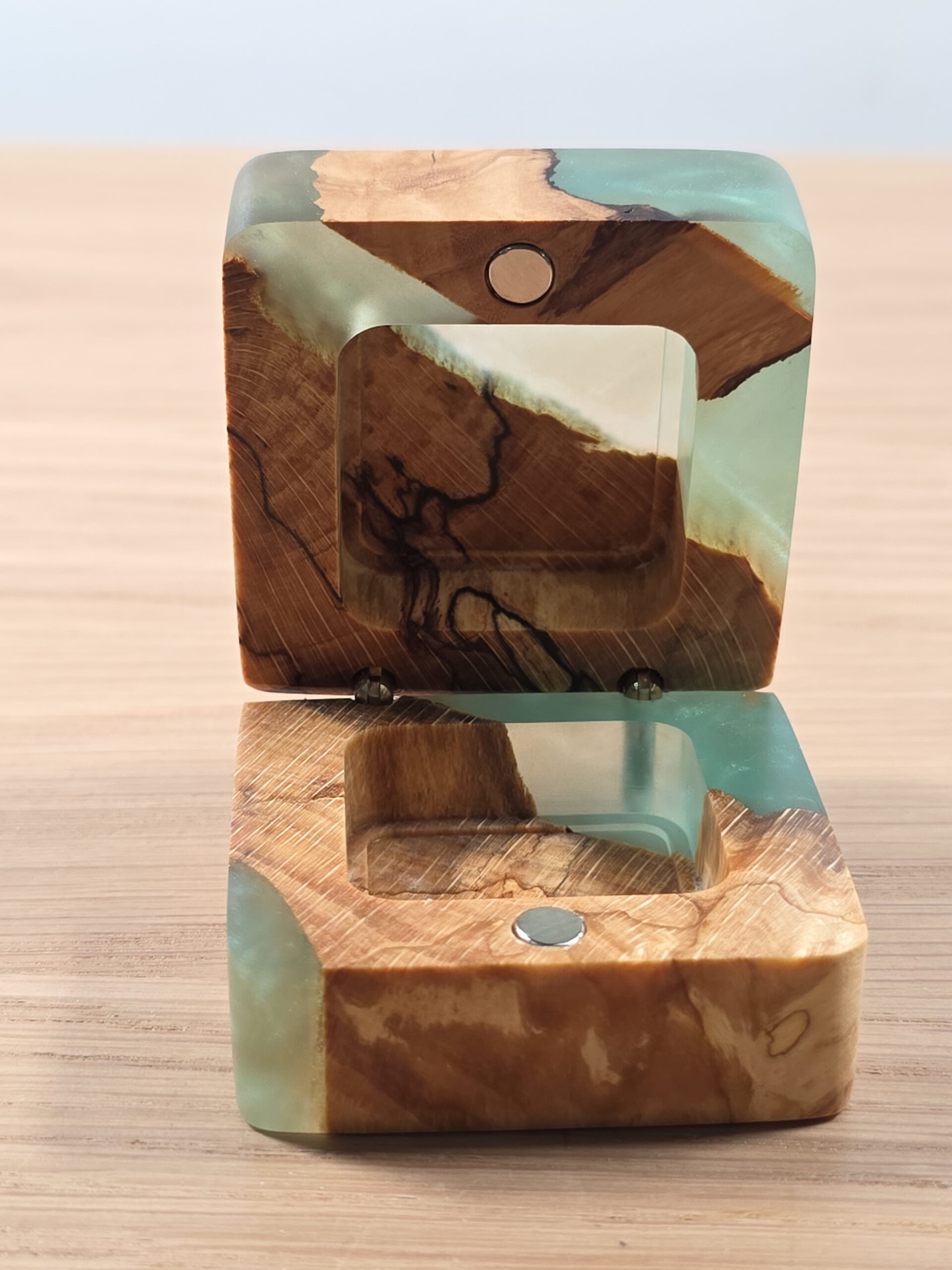 IMG_20251020_200531 - M & B CRAFT Handcrafted resin and ash wood jewellery box – available in oval or square with optional engraving