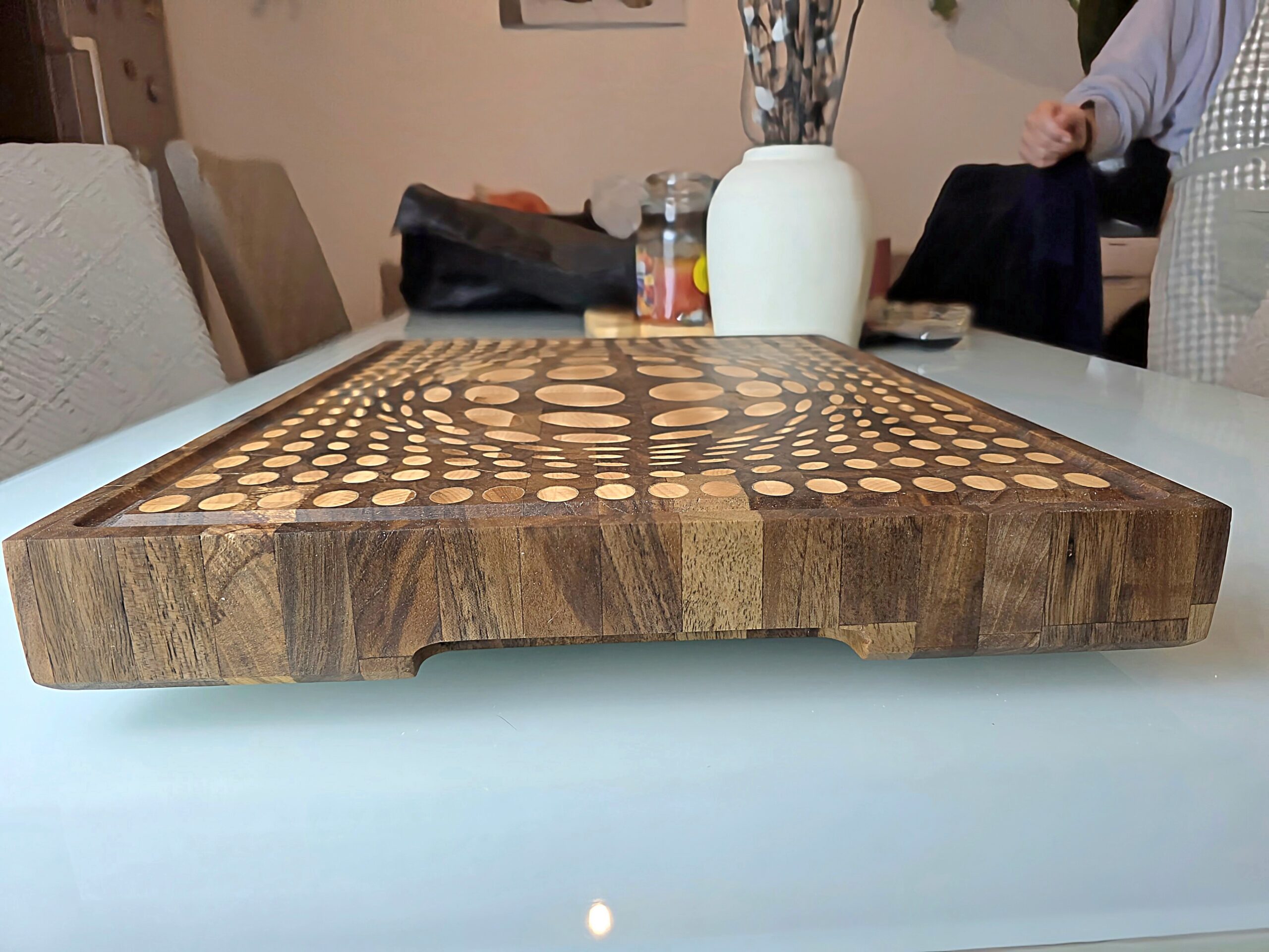 20260120_171031 - M & B CRAFT Side profile of 4cm thick heavy-duty butcher block. Close up of end-grain wood construction, deep juice groove, and recessed handle grips. Romanian walnut and maple layers.